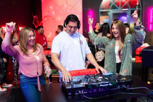 DJ Experience: Sip  Spin Dallas TX